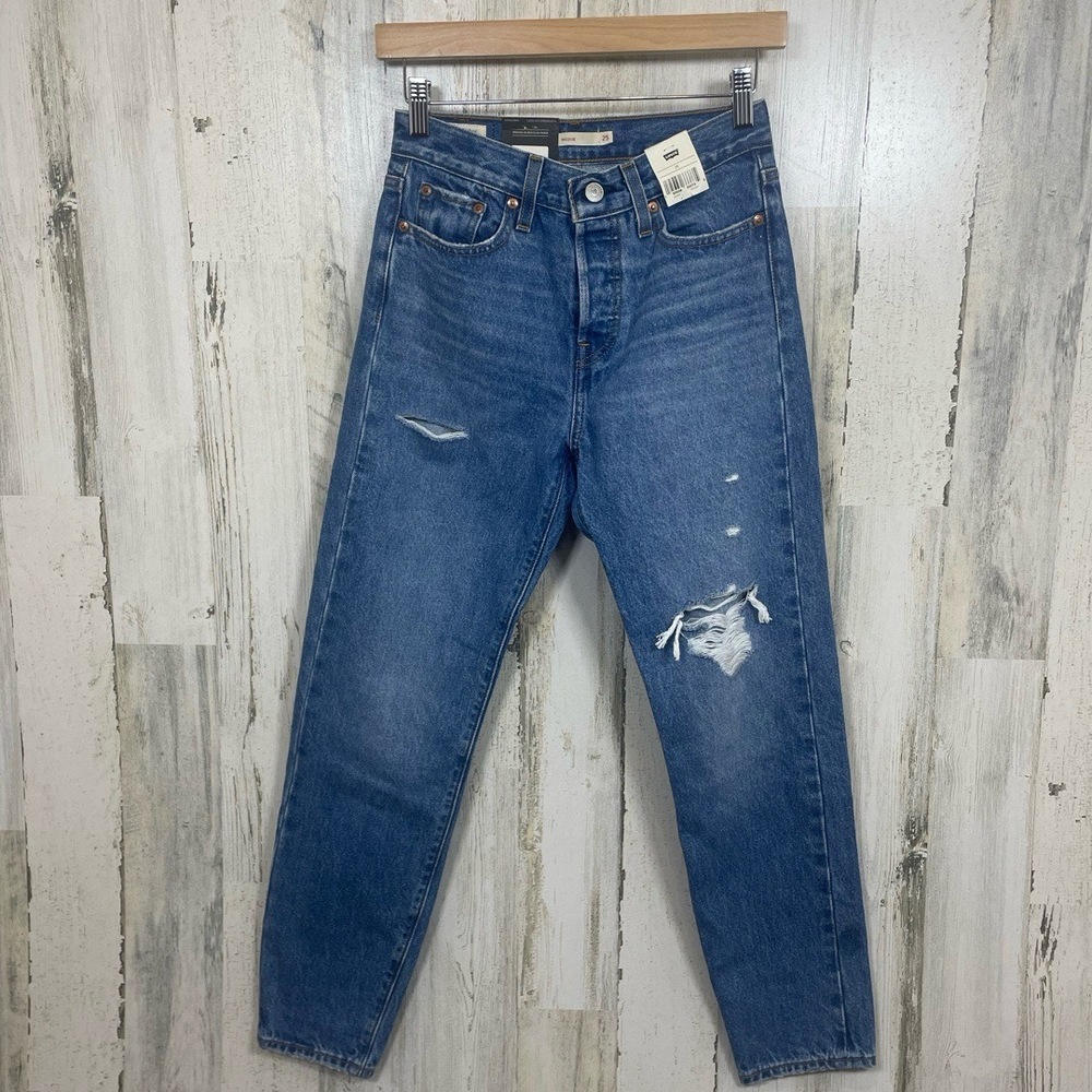 NWT Levi's Jeans Womens 25 Blue Wedgie Straight Distressed Ripped High-Rise